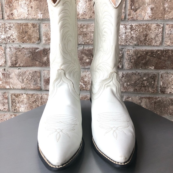 SOLD  Vintage ACME White Cowboy Boots - Picture 2 of 6